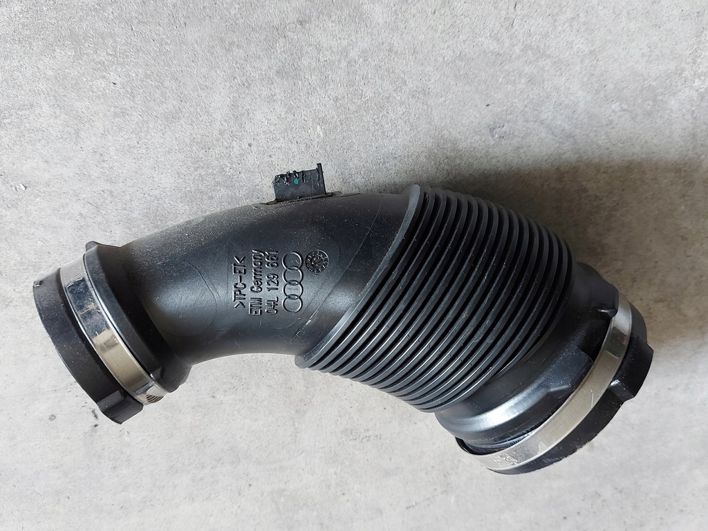 фото №1, Audi a4 b8 труба воздуха a5 04l129661