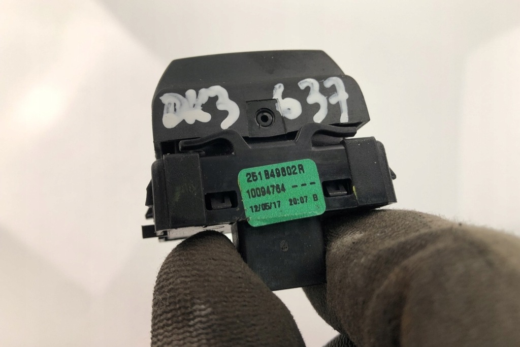 фото №1, Переключатель dacia sandero ii 251b49802r 2013