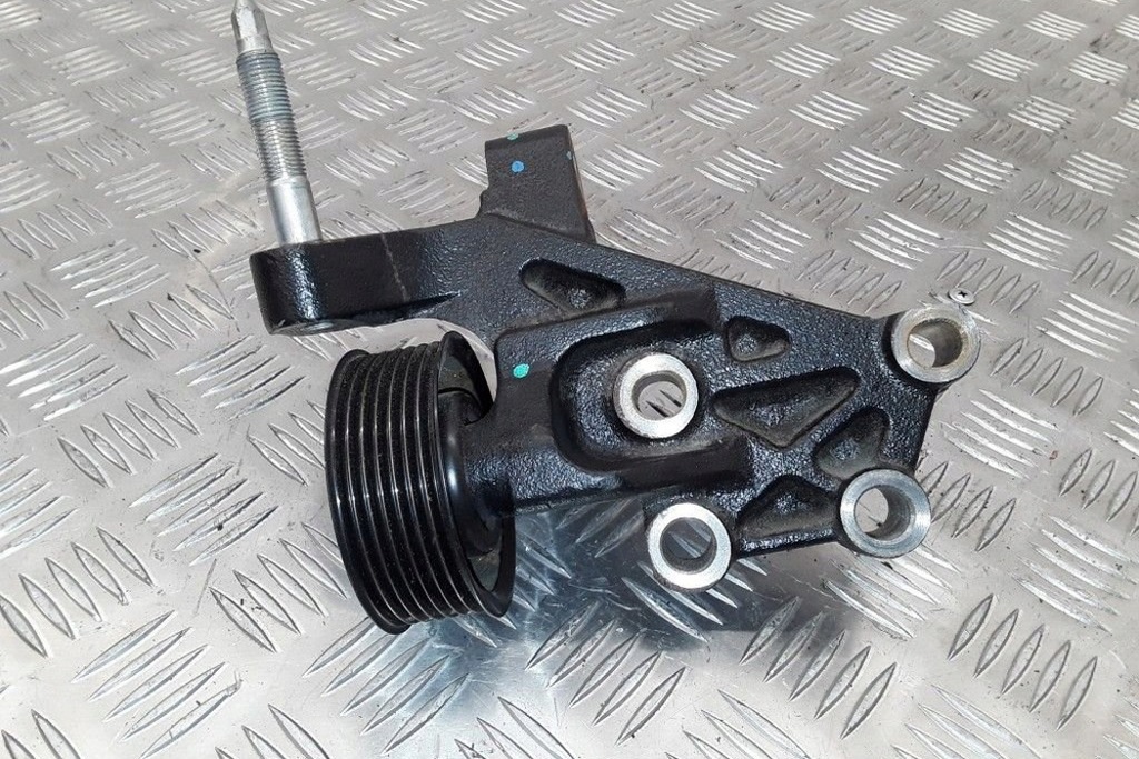 фото №7, Права кронштейн двигуна toyota auris _e18_ 123150r020 2.0l дизель 91kw 2014