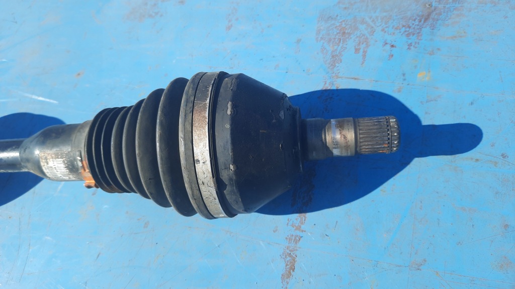 Volvo xc90 2.4 привідний вал ліва короткий 30651435 автоматична коробка передач в Україні