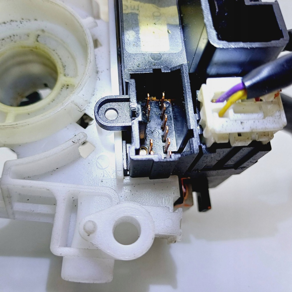 Перемикач  перемикач підрульовий  mitsubishi space star mr368915 nr1036 Зі Шроту