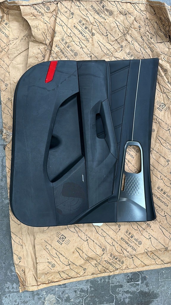 фото №1, Kia sorento 2021- обивка дверь левая перед