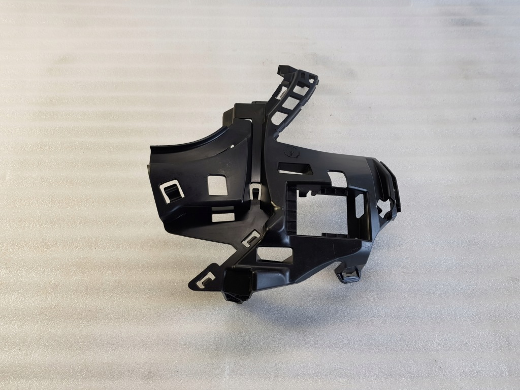 фото №1, Mercedes s-klasa w222 напрямна бампера задня a222