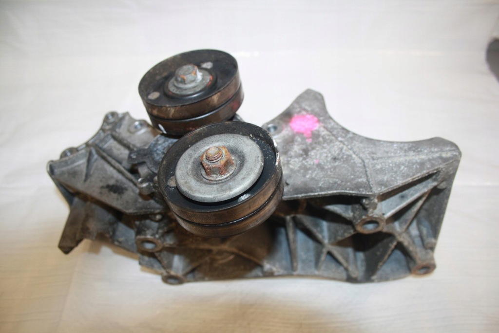 Vw golf 4 iv bad 1.6 fsi 110km кронштейн генератора 032145169ad Оригінал