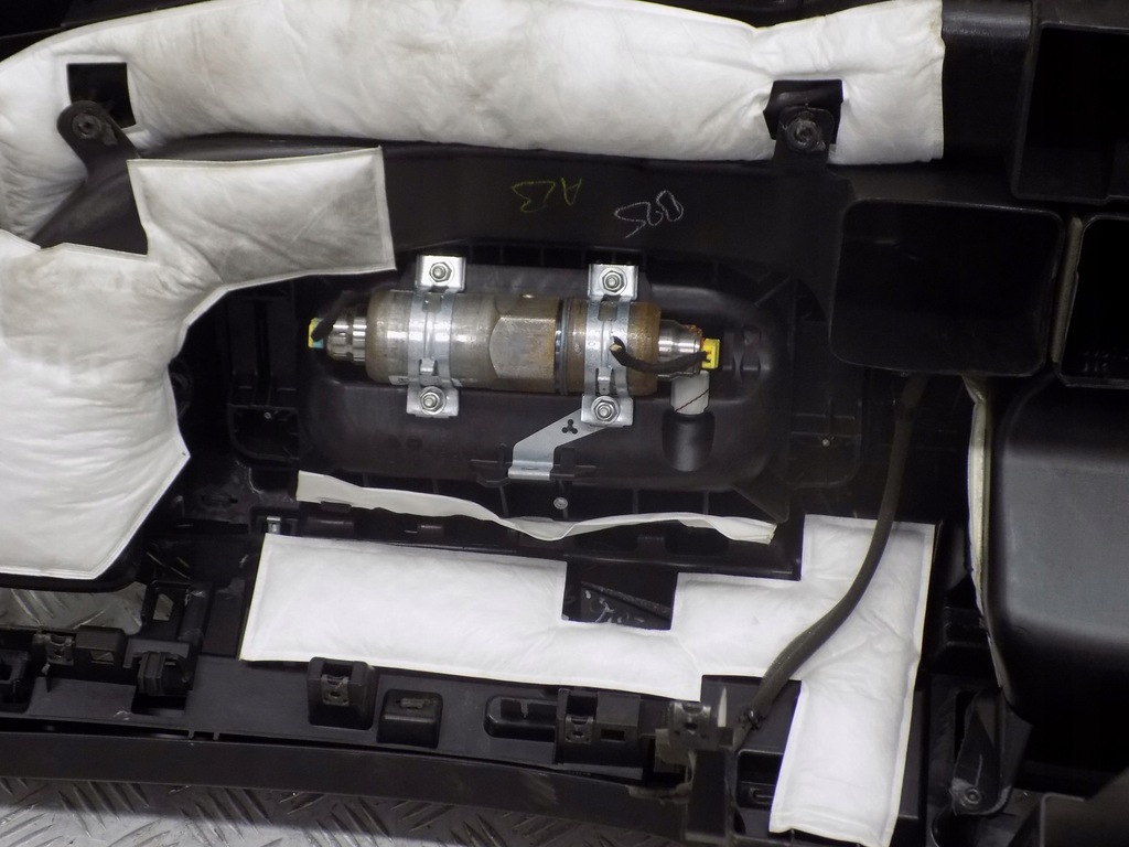 фото №11, Infiniti q30 консоль приборная панель ремни подушки безопасности nieregenerowana