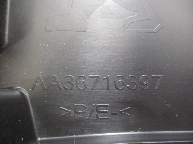 Peugeot 5008 рестайлінг  напрямна кронштейн бампера лівий правий Оригінал