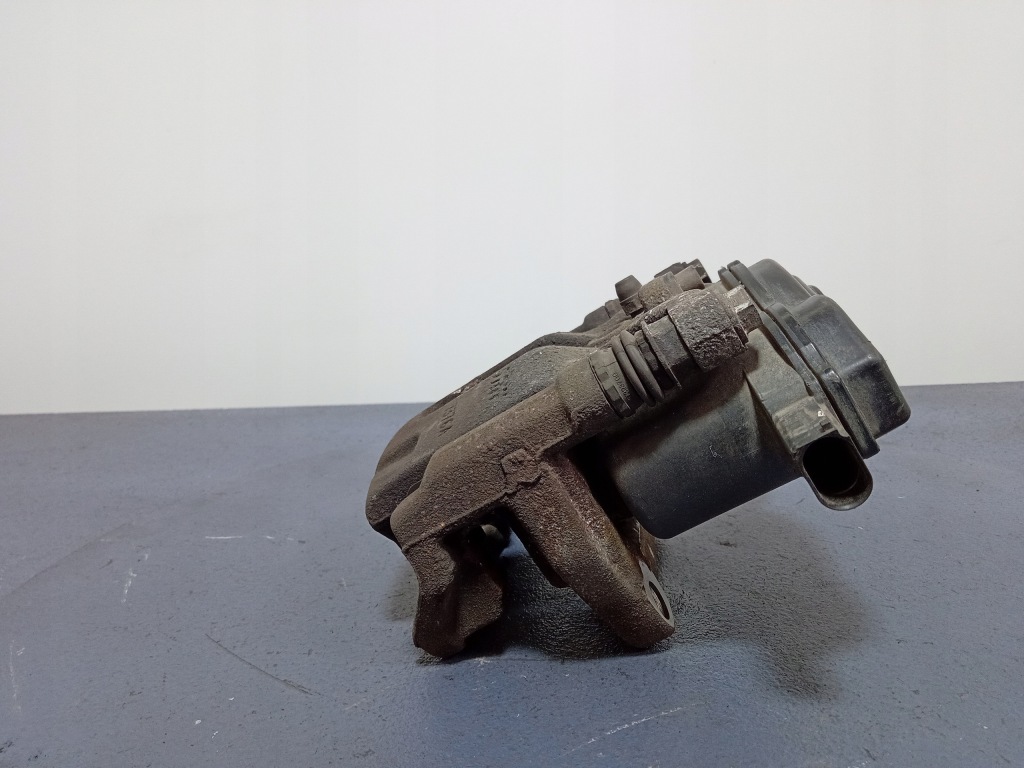 фото №2, Honda hr-v ii 1.5b суппорт задняя левый скоба