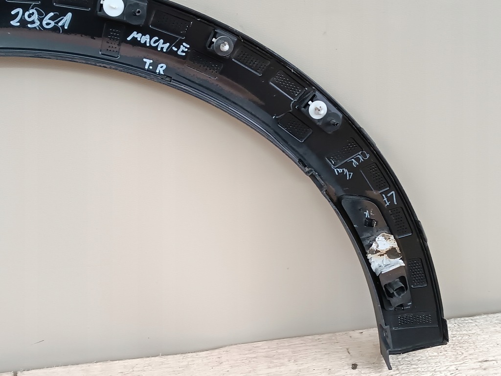 фото №10, Ford mustang mach e молдинг накладка na крыло правый задняя задний