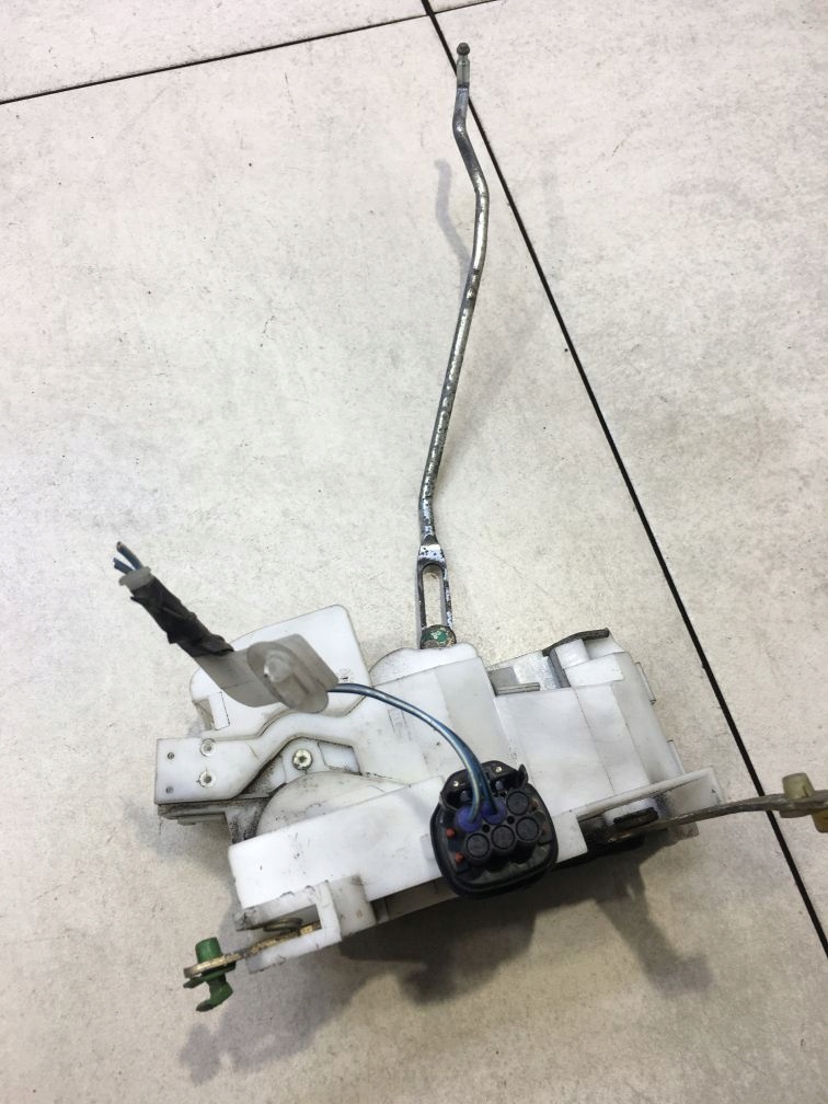 фото №4, Замок дверь правый перед toyota avensis t22