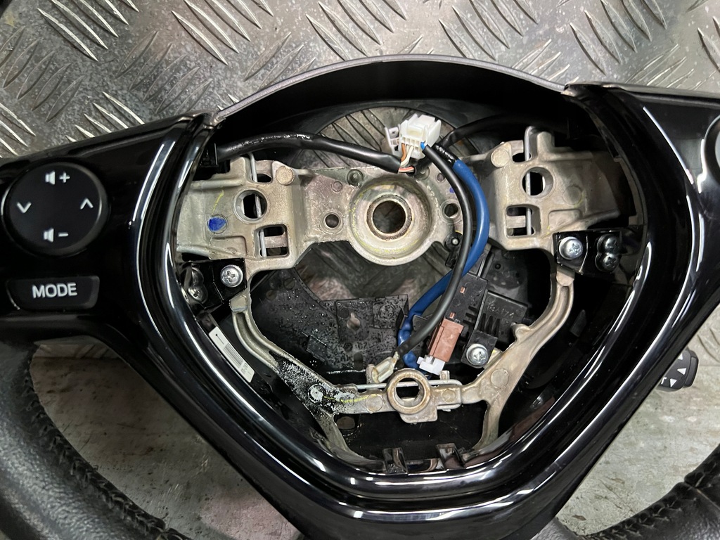 фото №5, Toyota aygo ii 2 воздуховод кожа мультифункция org