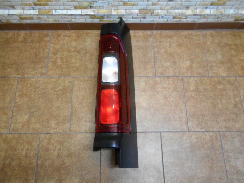 фото №1, Лампа правая задняя trafic iii 3 vivaro b 2014 ^