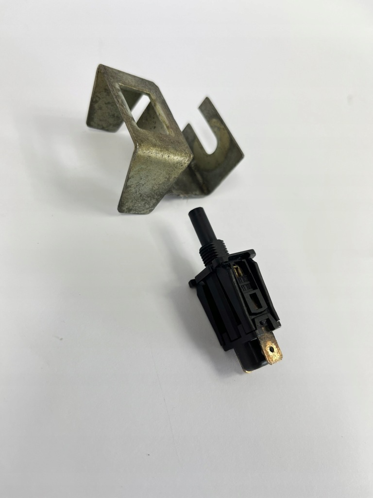 Датчик кінцевик сигналізація з кронштейн mercedes w201 w124 w126 2018201110 Доставка