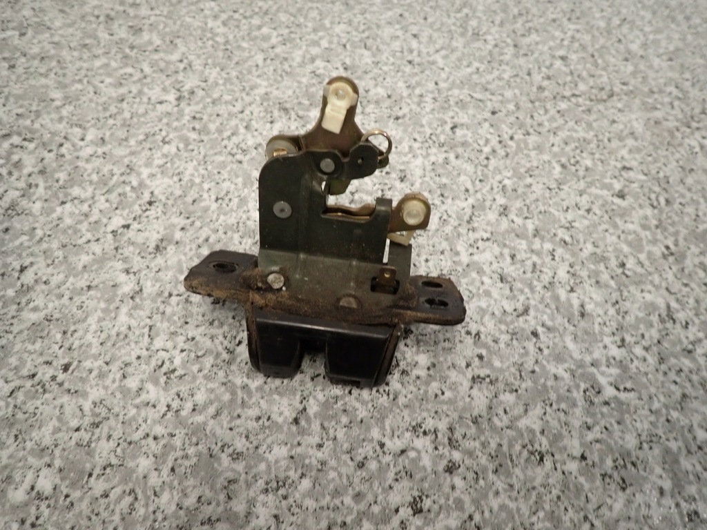 фото №4, Hyundai trajet замок крышки задний багажника