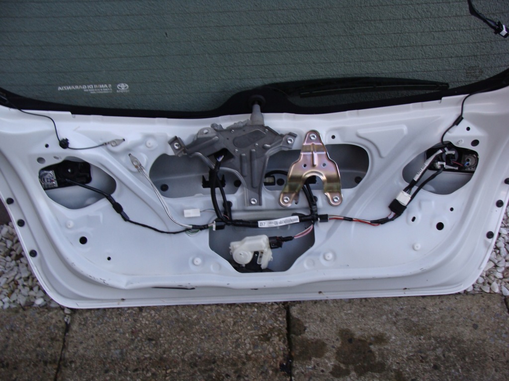 фото №9, Кришка багажника задня toyota yaris iii lift