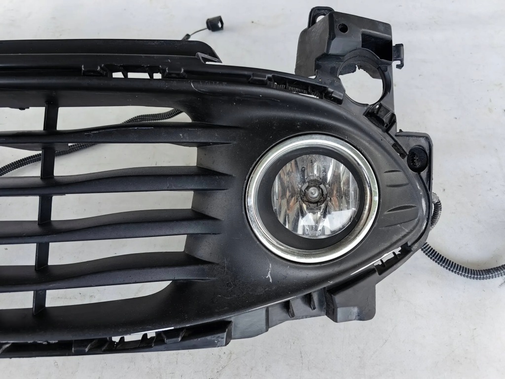 Renault clio iv дорестайлінг - решітка середня бампера з halog. 1 instal Київ