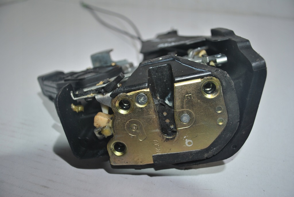 фото №1, Замок правий задня toyota avensis verso