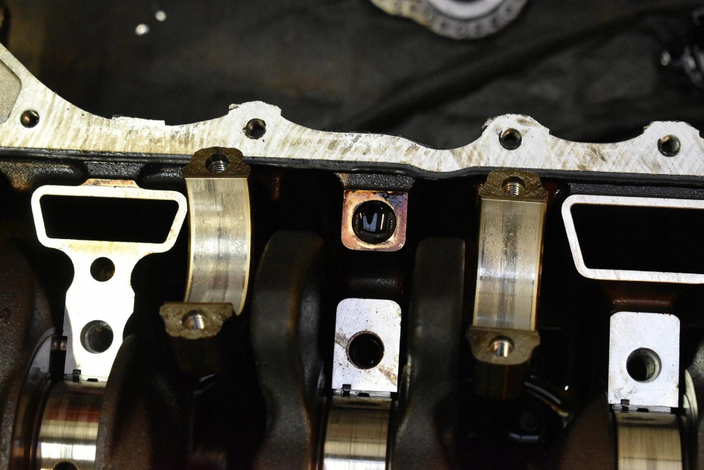 Блок низ  двигателя wał mbgu30 peugeot 207 1 1 1.6 vti 120km 06-09 Киев