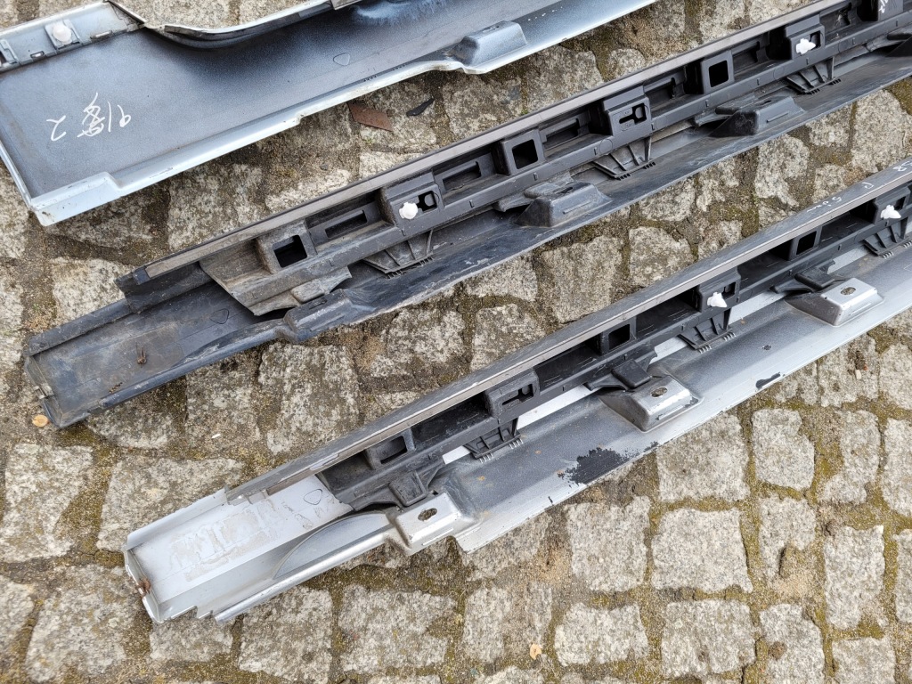 Порог накладка  порог правая la7w li7f vw passat b8 3g0 в Украине