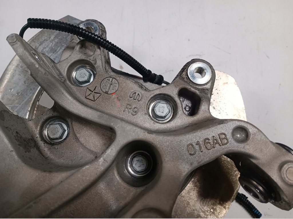 фото №6, Поворотний кулак ступиця задня задня права chrysler pacifica 2016-