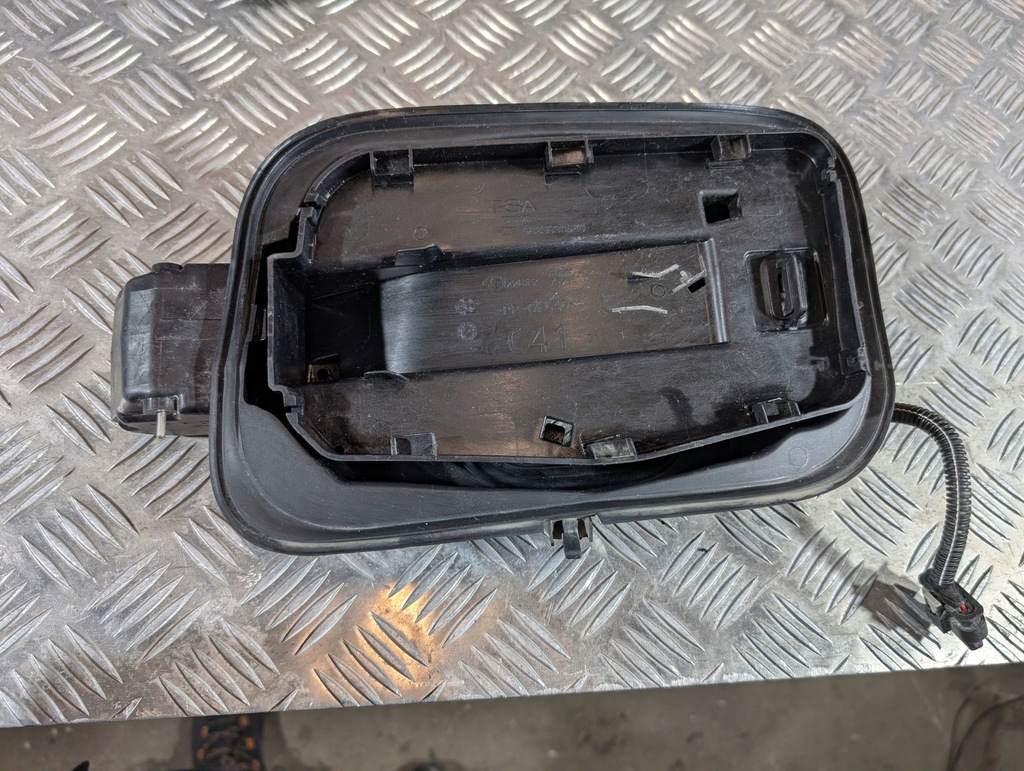 фото №12, Крышка защита разъём зарядки citroen e-berlingo 9835930680