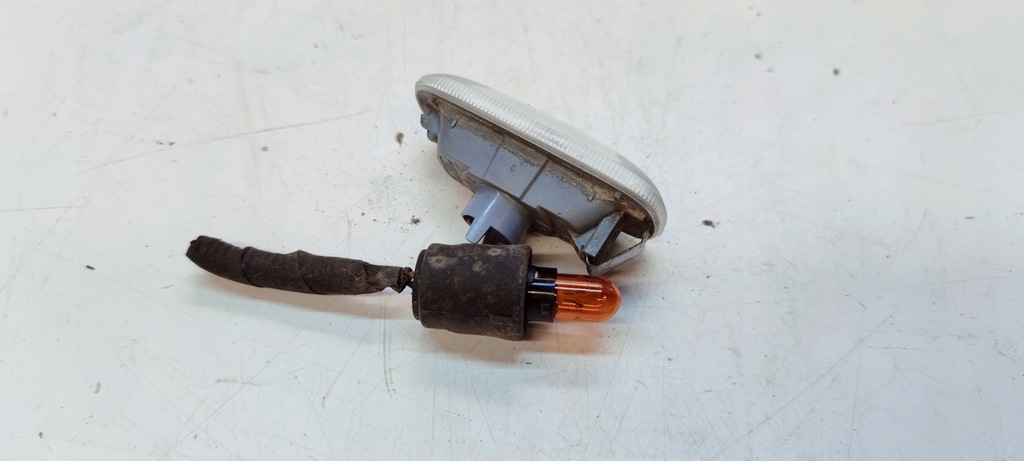 фото №5, Поворотник з крила лівий lub правий audi a3 a4 a6 8e0949127