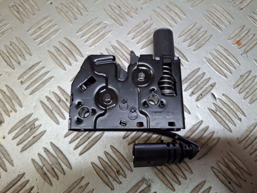 фото №1, Замок капот audi a3 8y 2020r- 8y0823509a