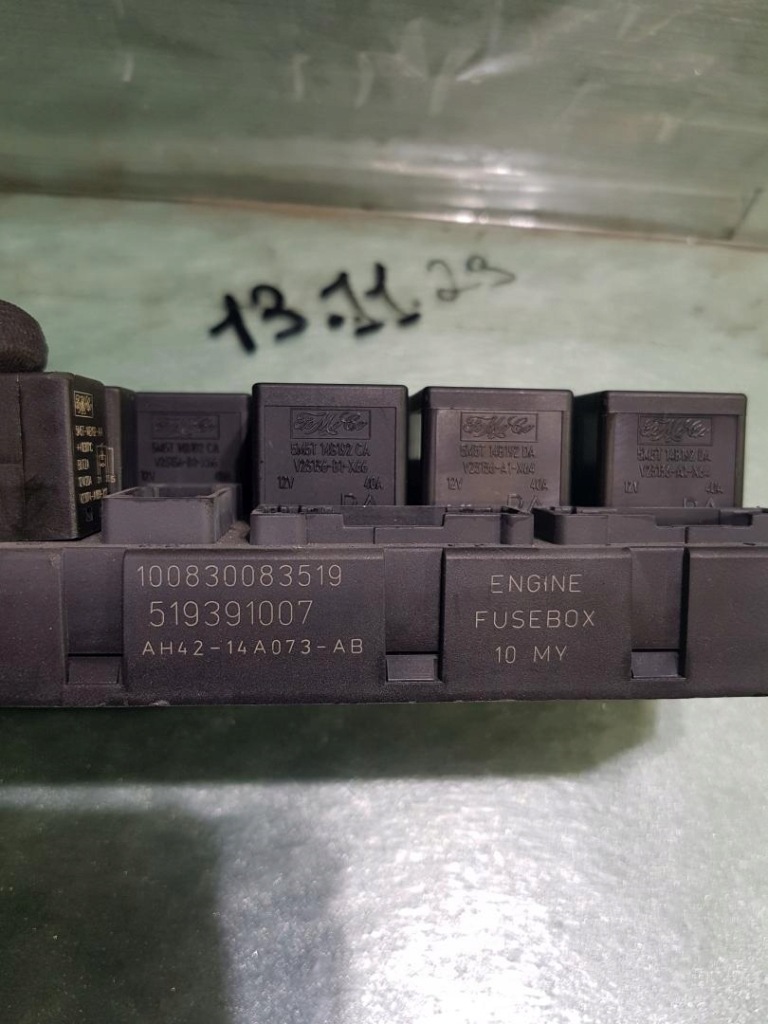 Коробка запобіжників vogue l322 ah42-14a073-ab Доставка