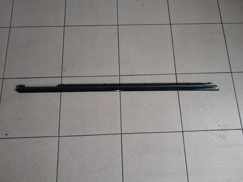 фото №1, Porsche panamera 4 970 2012r молдинг ущільнювач parapet двері перед права