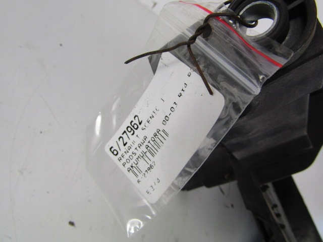 фото №7, Renault scenic i основание аккумулятор 00-03 rx4 2,0 16v 8200036494