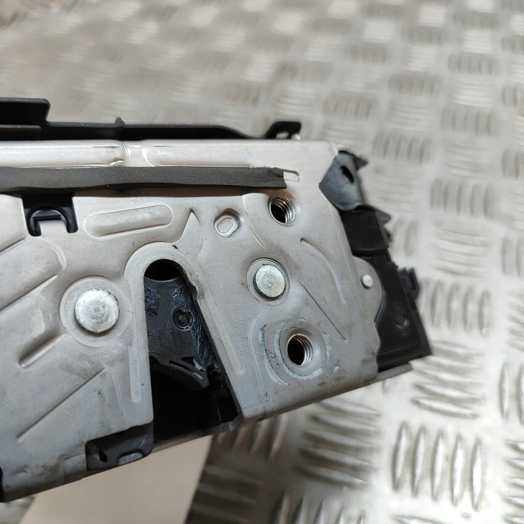 фото №7, Audi q4 sportback e-tron 2023 правая сторона замок дверь передних