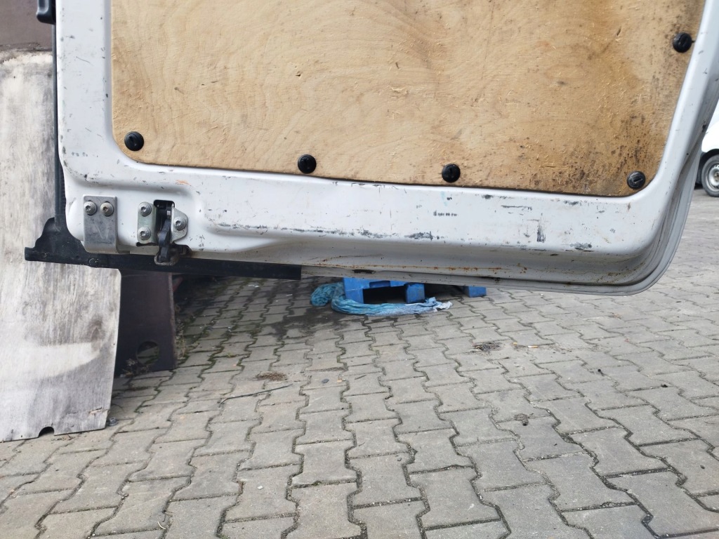 Дверь задние задний  левая mercedes vito 447 код лакокрасочного покрытия 9147 Киев