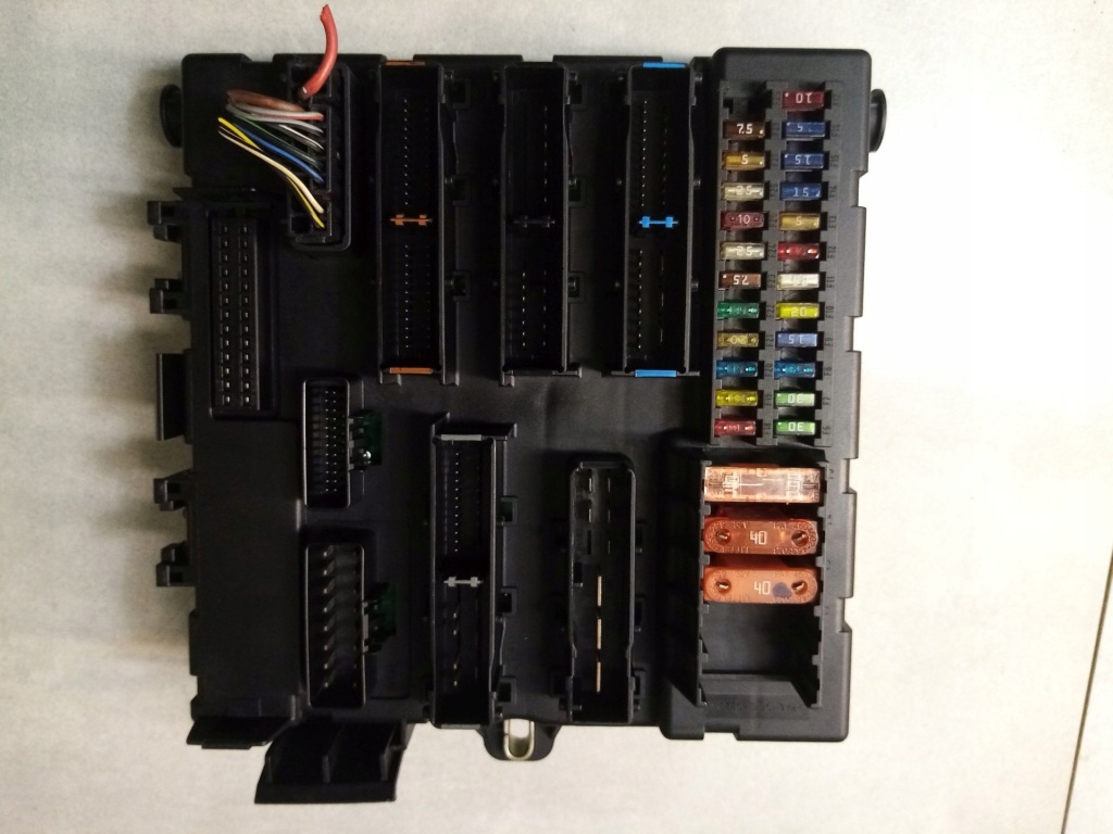 фото №1, Коробка предохранителей signum 2.2 dti