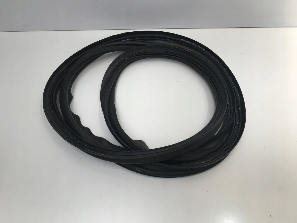 фото №1, Mercedes w247 прокладка крышки багажника