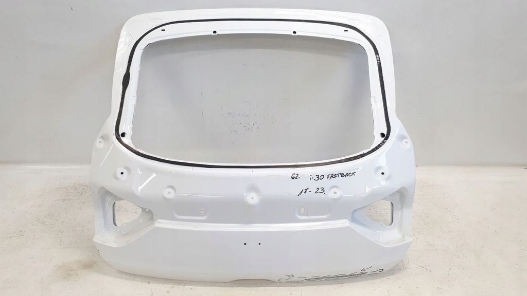 фото №2, Hyundai i30 fastback 2017-2023 крышка багажника задняя