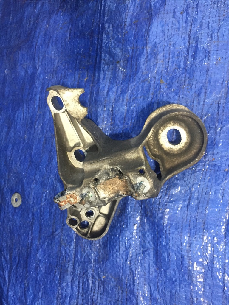 фото №5, Audi s6 a6 4.2 v8 c5 кронштейн двигуна ліва 4b3199351c