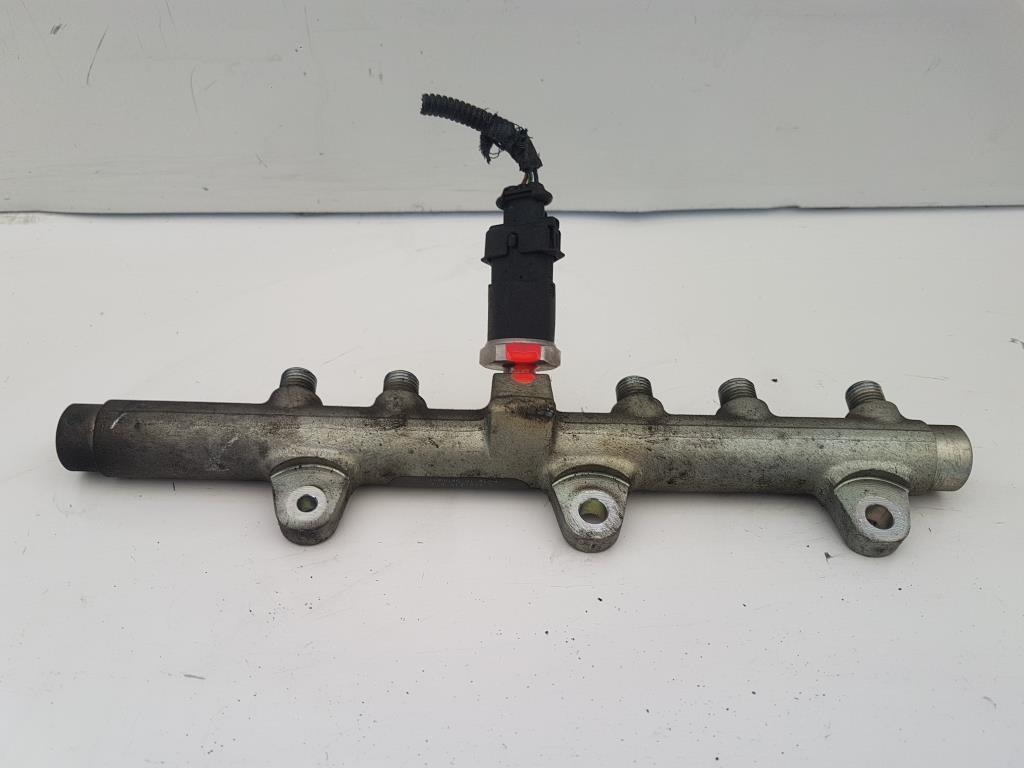 фото №1, Молдинг впрыскная alfa romeo 147 1.9 jtd 0445214016