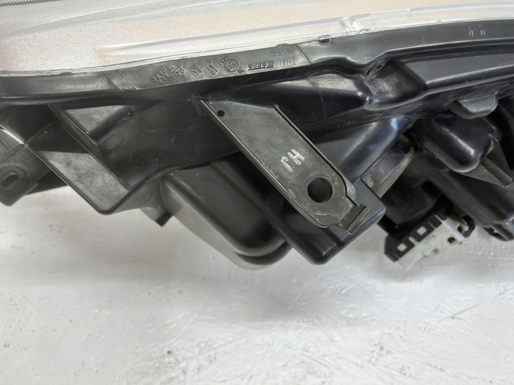 Toyota hilux viii 2015 - фара правый передний линза led 060719-2 org с Разборки