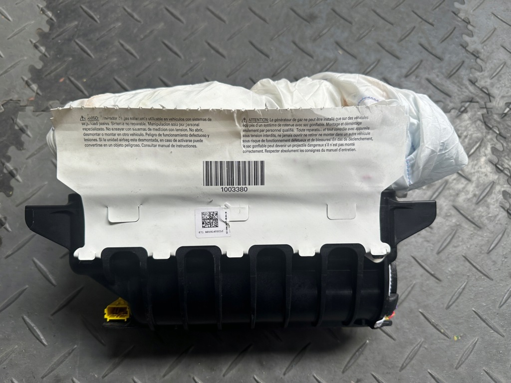 фото №1, Audi r8 420 подушка пасажира панелі 427880204a