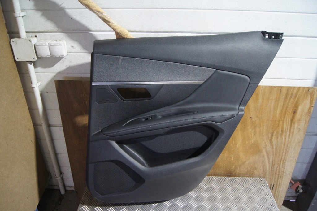 фото №1, Обшивка дверь правый задняя peugeot 3008 ii 9810516277