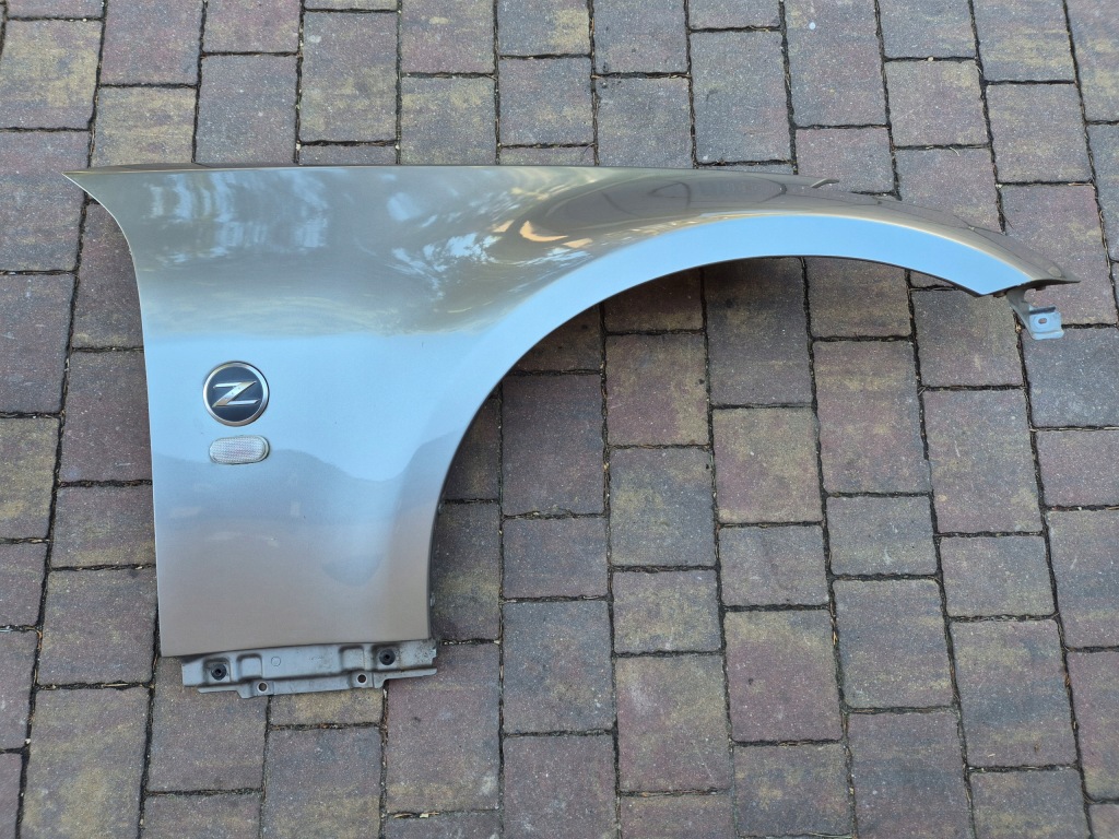 Купить Крыло правая  перед nissan 350z