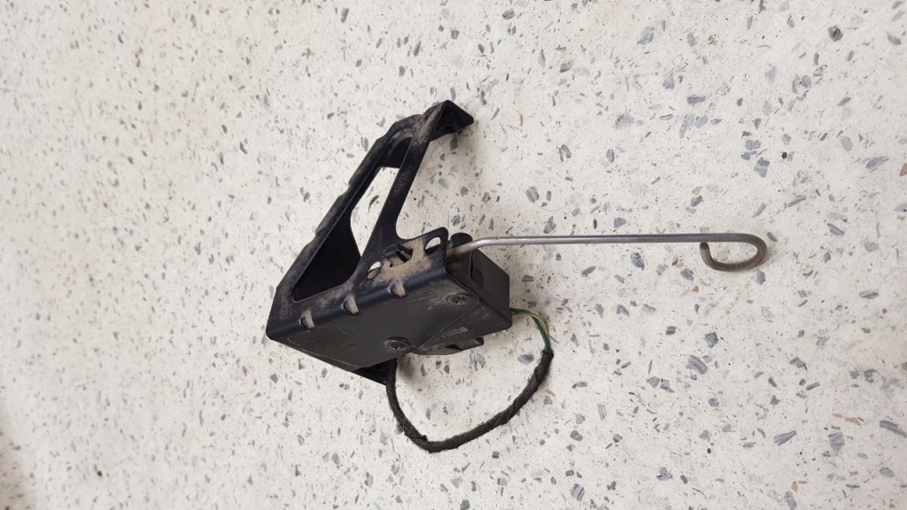 фото №2, Привод замка крышки задняя volvo v40 lift kombi