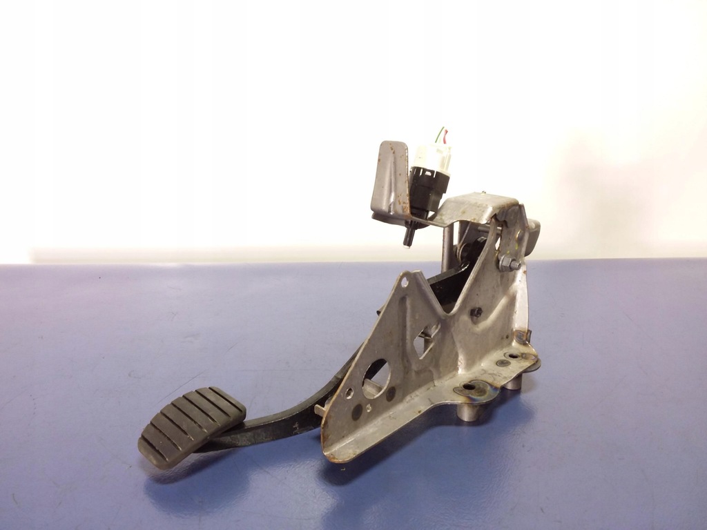 фото №1, Renault clio iv педаль гальма основа 465013423r