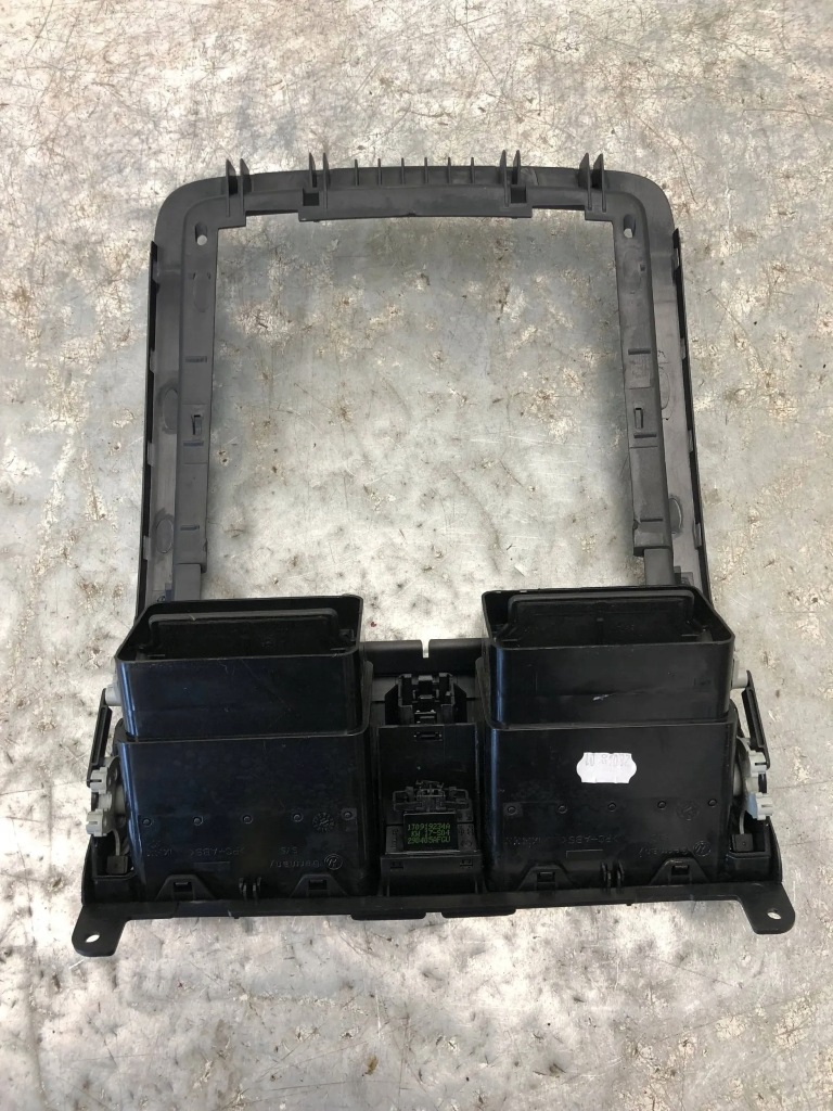 фото №6, Решётки обдув средний vw touran 1t1819728b