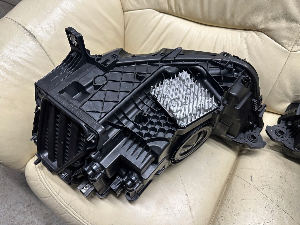 Купити Audi q3 83a ліхтарі  передні full led ліва 83a941033 + правий 83a941034