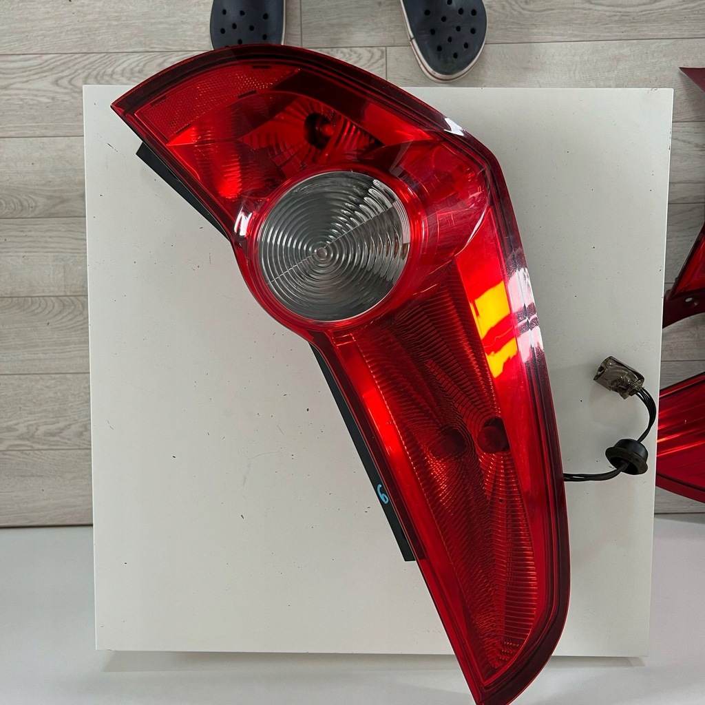 фото №1, Лампа левый задняя левая задняя opel agila b 89071627