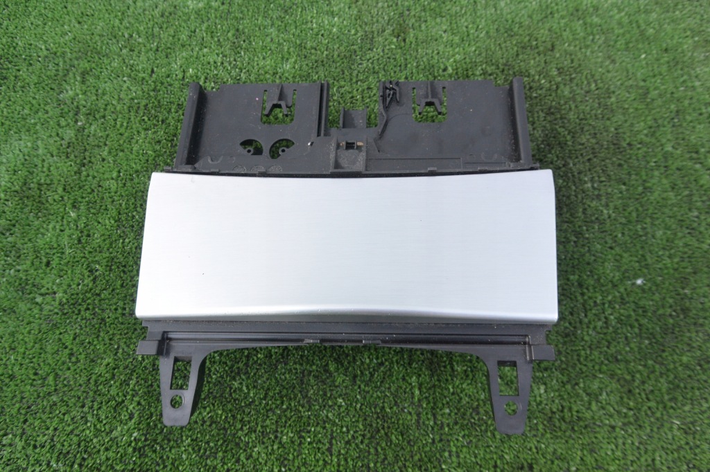 фото №1, Попільничка бардачок mercedes w204 lift w207