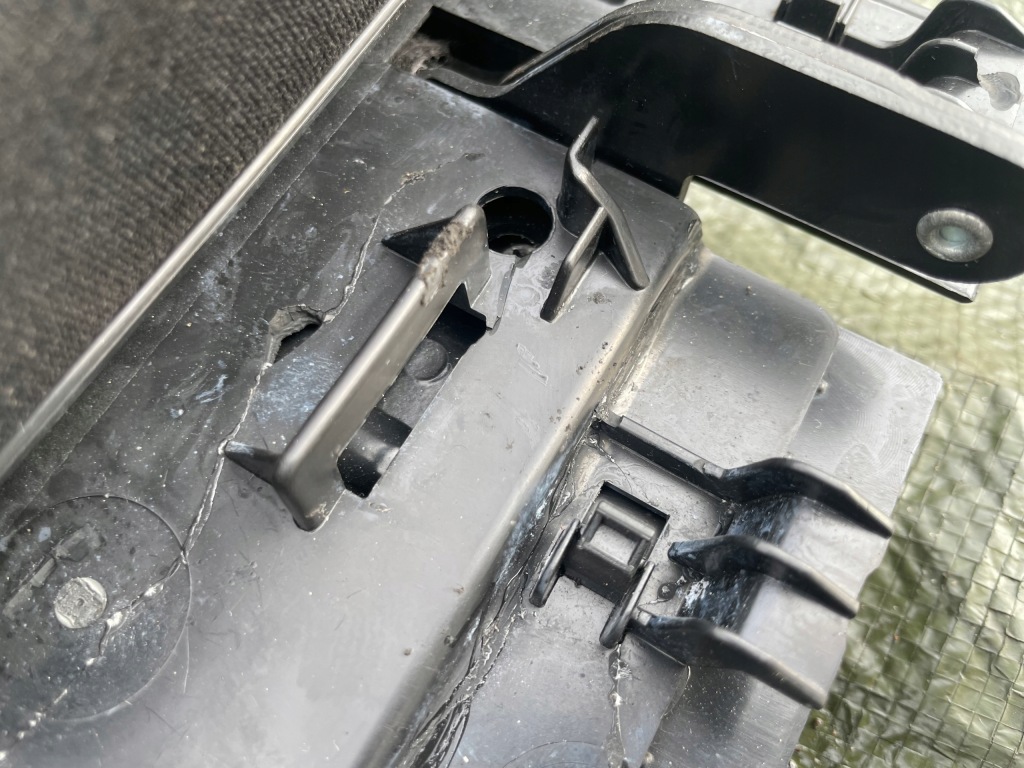 Подлокотник бардачок на лыжи задний  задний подстаканник audi a4 b8 8t0885875af Цена