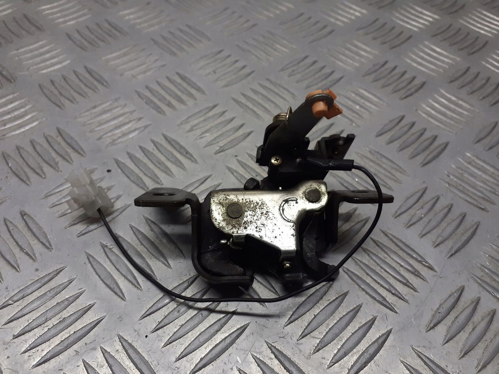 фото №1, Замок крышки багажника mazda demio 1.3