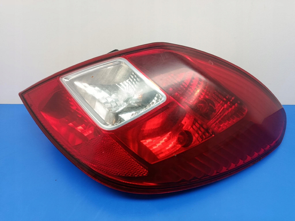Купить Opel corsa d 5d лампа задний  правая valeo 13188046