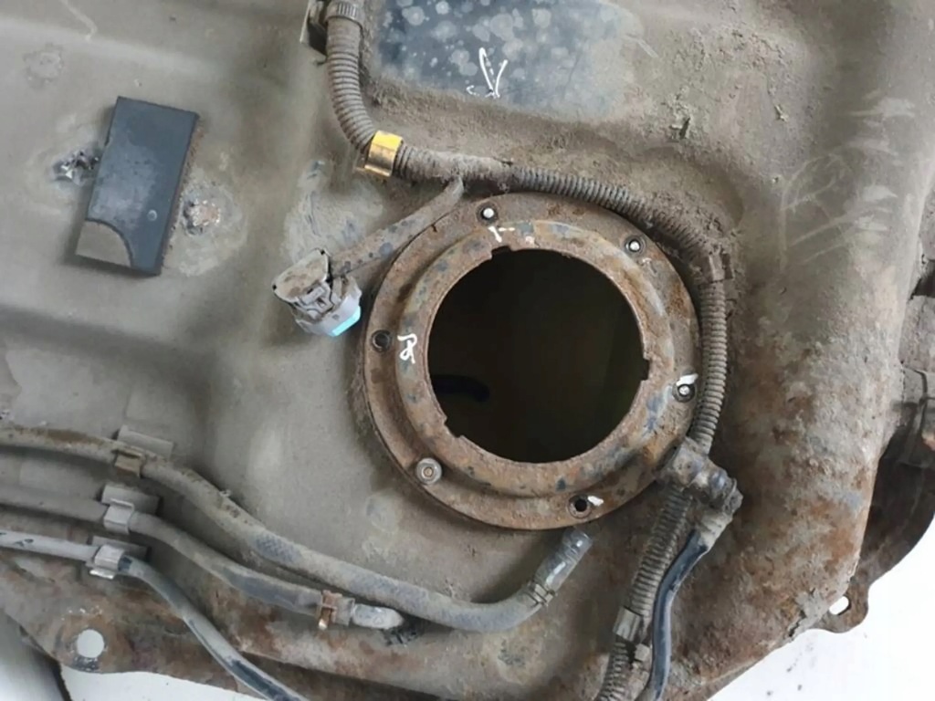 фото №6, Mitsubishi grandis 2004r 2.4 бак bak топлива